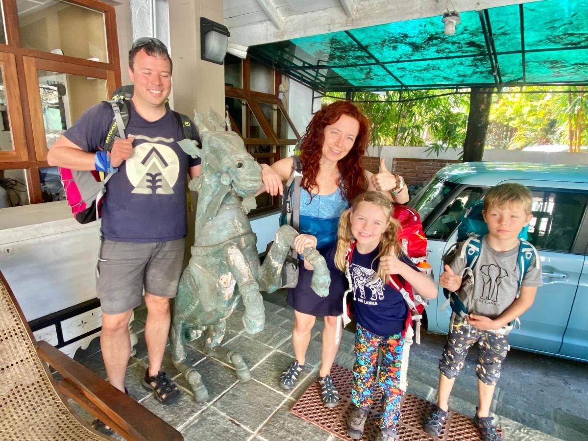 Settle Inn Tourist Lodge Kandy Bagian luar foto