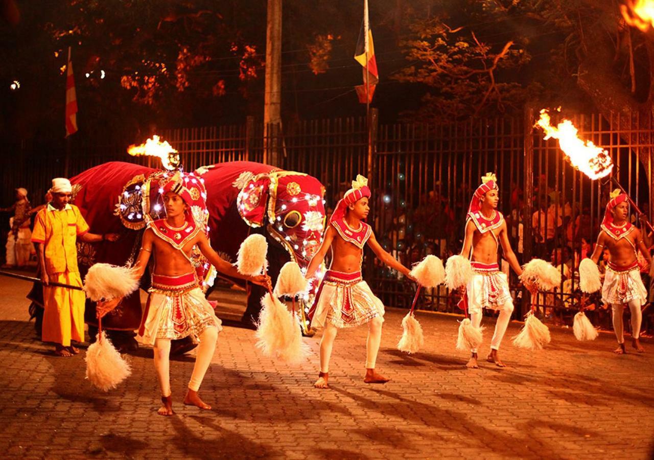 Settle Inn Tourist Lodge Kandy Bagian luar foto